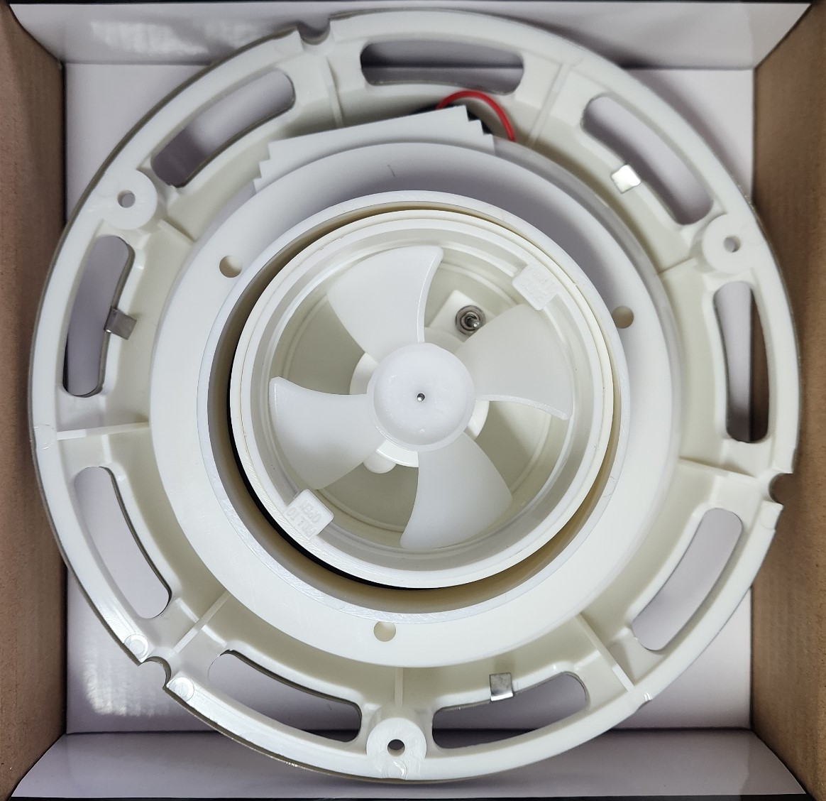 RWB1737 Solar Vent with Battery base open