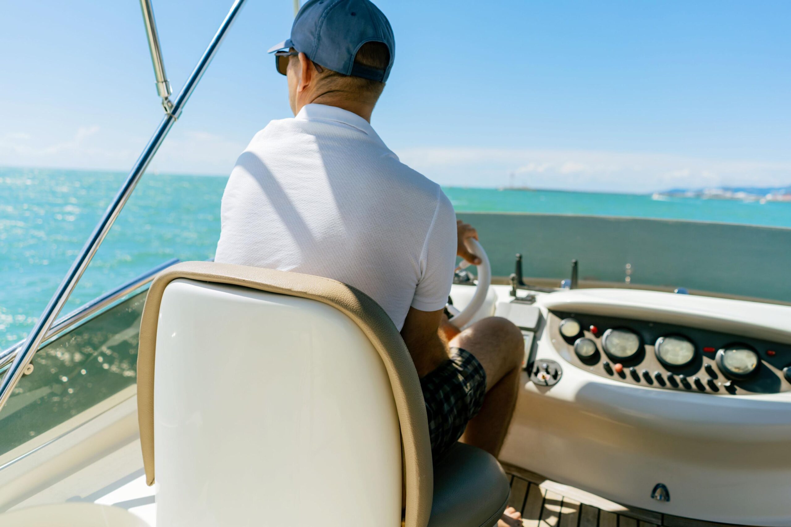 Boat with a seat suspension system